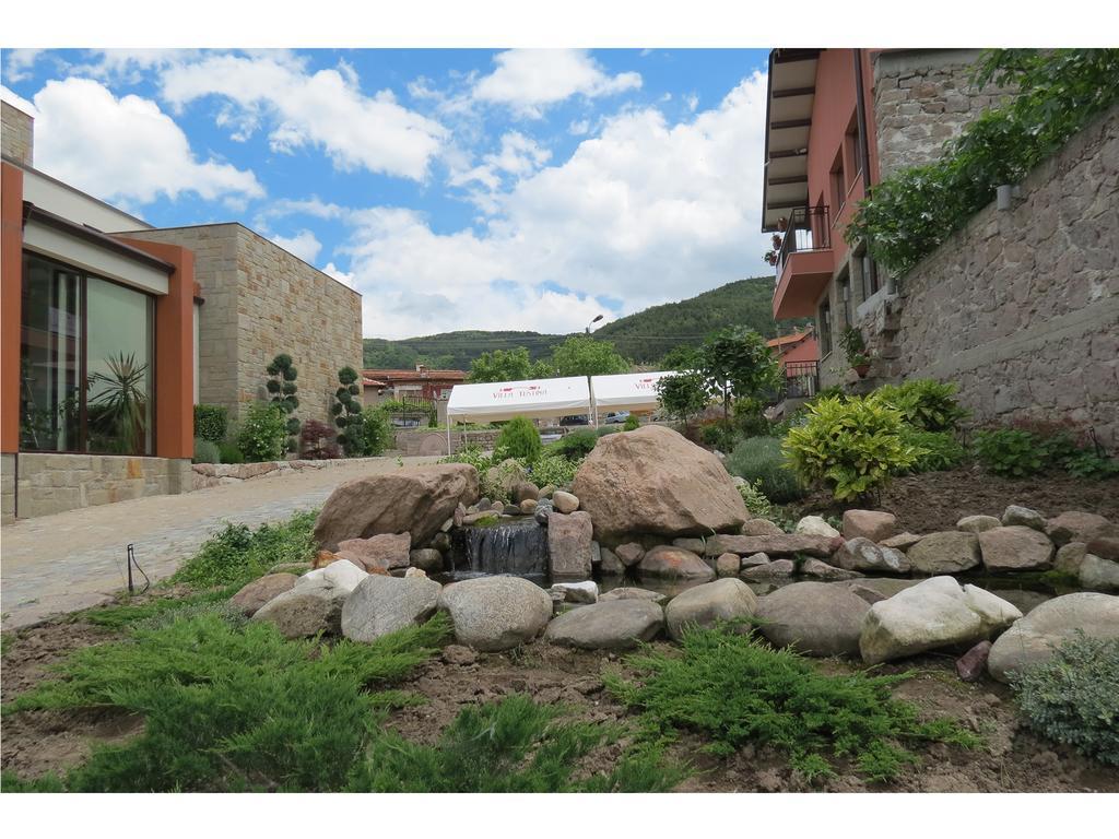 Yustina Villas Guest House 外观 照片